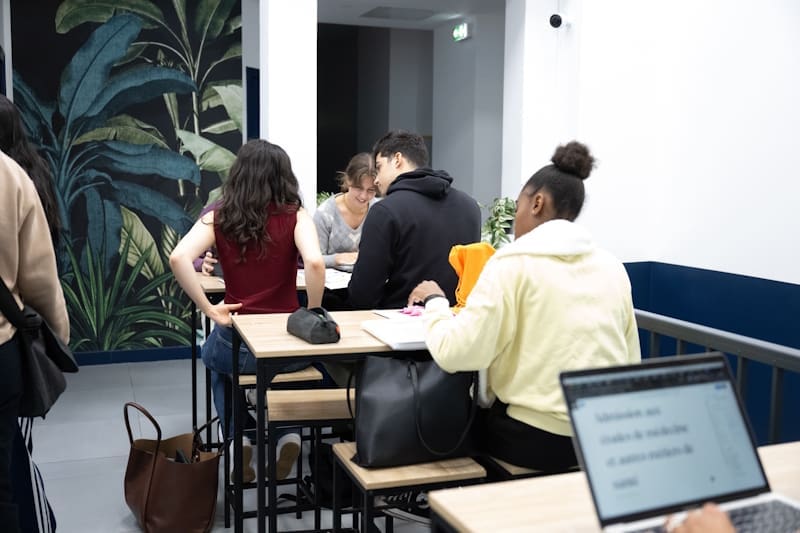 Combien d’heures travailler par jour en PASS ? Le guide complet